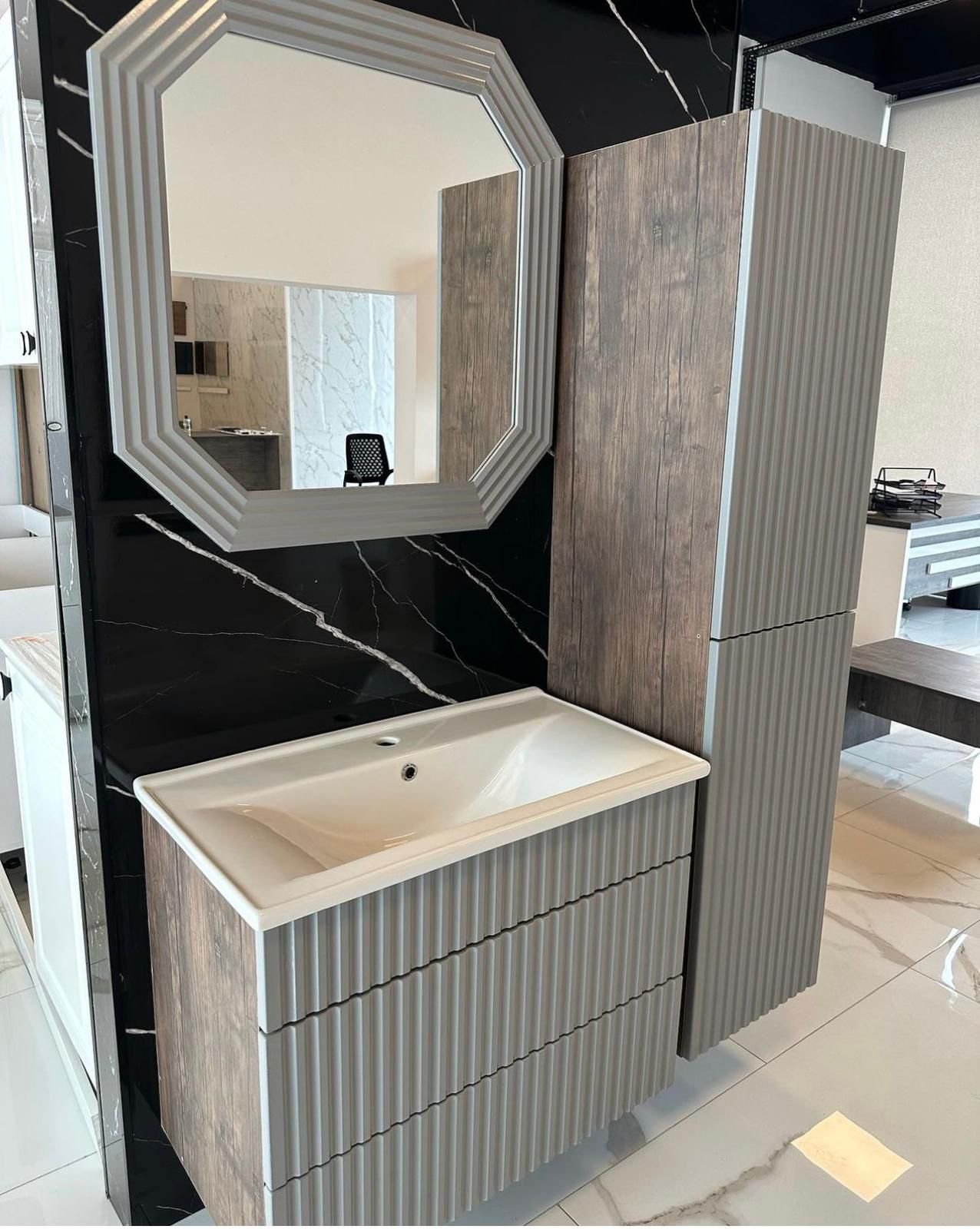 Ahşap ve Gri Banyo Dolabı