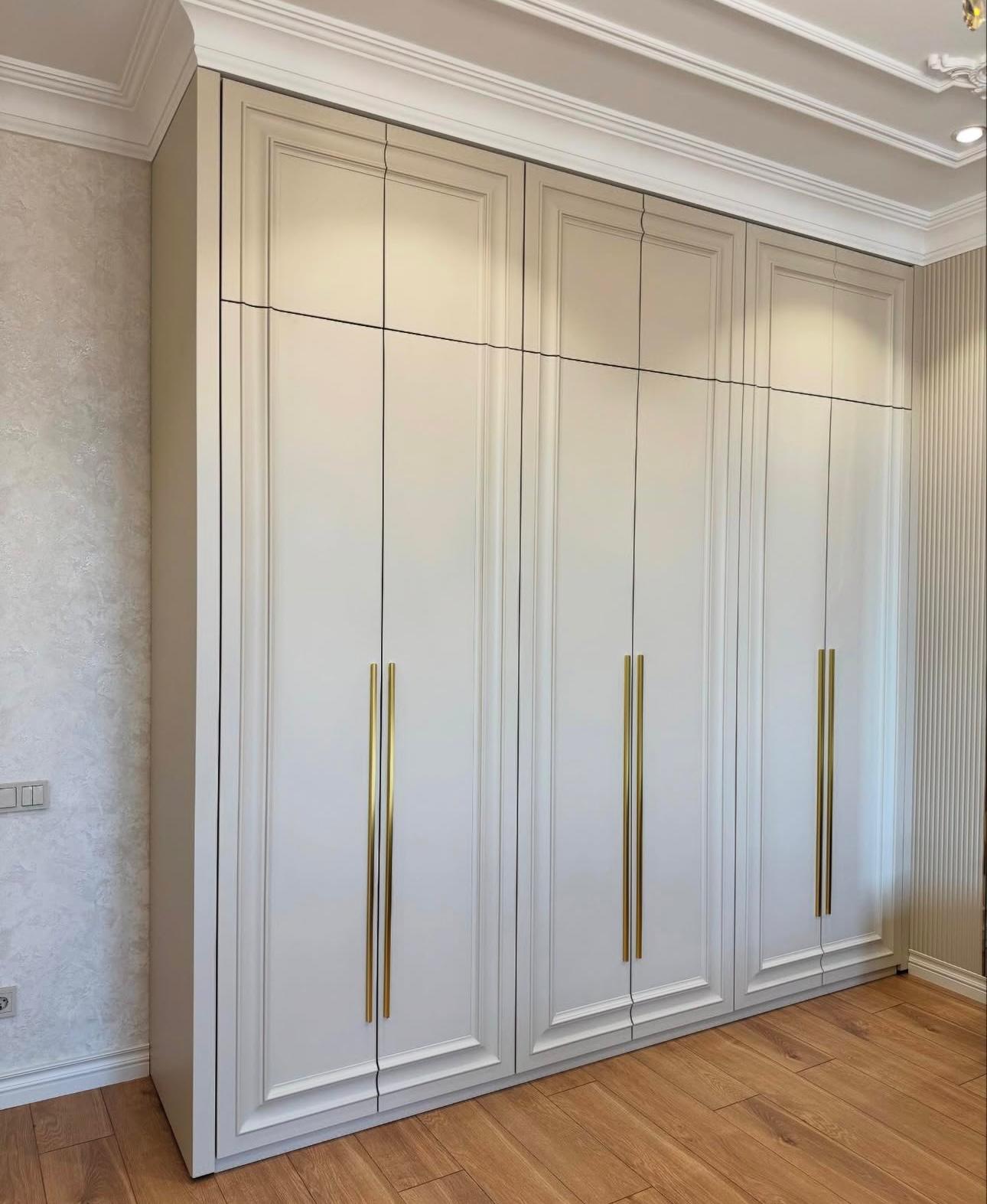 Altın Kulplu Neoklasik Gardırop