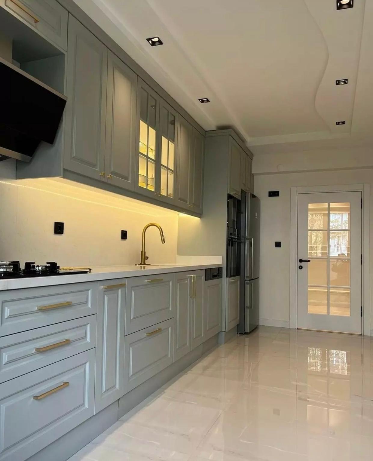 Ahşap ve Gri Modern Mutfak