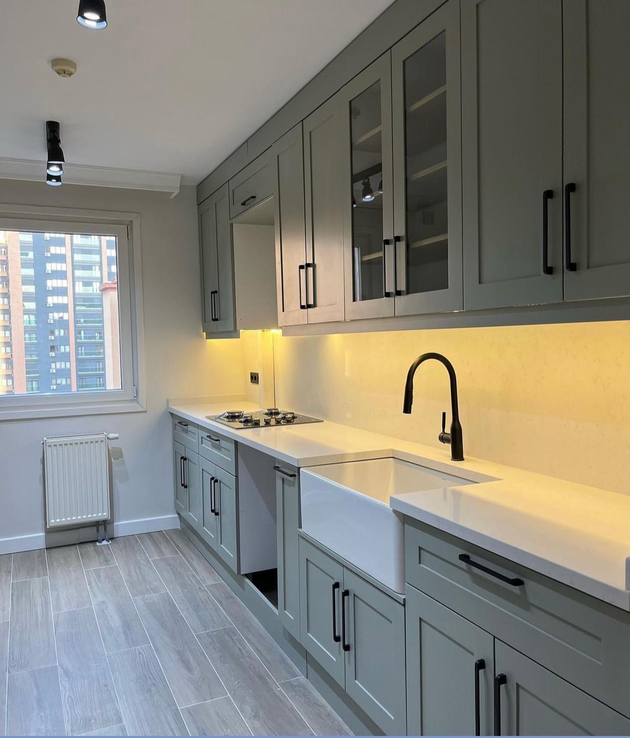 Ahşap ve Gri Modern Mutfak